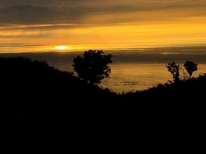 オホーツク海に沈む夕日（撮影：生方正）